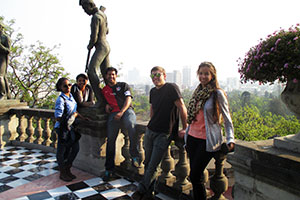 Spanish students at the front terrace of the Castle of Chapultepec, Mexico City, January 2019. Photograph by Prof. Diana Risk. Spanish students at the front terrace of the Castle of Chapultepec, Mexico City, January 2019. Photograph by Prof. Diana Risk.